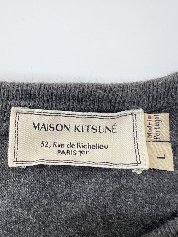 【中古品】【メンズ】 MAISON KITSUNE メゾンキツネ DARK GREY MELANGE TRIGRAM TｰSHIRT FW15M713 KMM-1556-B ダークグレー メランジェ トライグラム Tシャツ 半袖 トップス 141-260803-kk-01-hon サイズ：L カラー：チャコール 万代Net店