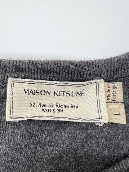 【中古品】【メンズ】 MAISON KITSUNE メゾンキツネ DARK GREY MELANGE TRIGRAM TｰSHIRT FW15M713 KMM-1556-B ダークグレー メランジェ トライグラム Tシャツ 半袖 トップス 141-260803-kk-01-hon サイズ：L カラー：チャコール 万代Net店