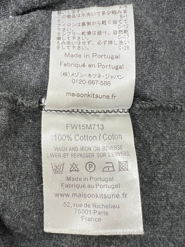【中古品】【メンズ】 MAISON KITSUNE メゾンキツネ DARK GREY MELANGE TRIGRAM TｰSHIRT FW15M713 KMM-1556-B ダークグレー メランジェ トライグラム Tシャツ 半袖 トップス 141-260803-kk-01-hon サイズ：L カラー：チャコール 万代Net店