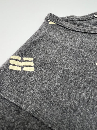 【中古品】【メンズ】 MAISON KITSUNE メゾンキツネ DARK GREY MELANGE TRIGRAM TｰSHIRT FW15M713 KMM-1556-B ダークグレー メランジェ トライグラム Tシャツ 半袖 トップス 141-260803-kk-01-hon サイズ：L カラー：チャコール 万代Net店