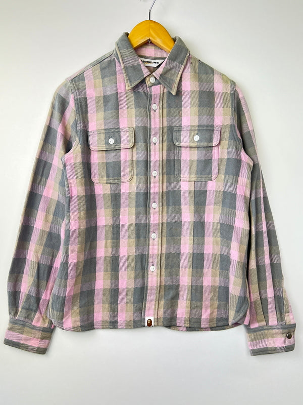 【中古品】【レディース】 A BATHING APE アベイシングエイプ L/S HEAVY FLANNEL CHECK SHIRT ロングスリーブ ヘビーフランネルチェックシャツ 長袖 トップス 142-260803-kk-22-hon サイズ：S カラー：ピンク/カーキ 万代Net店