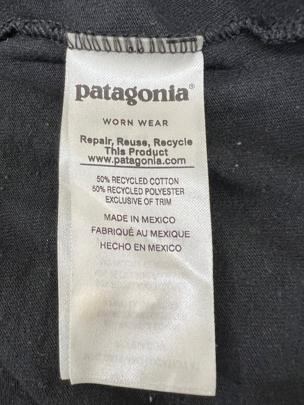 【中古品】【メンズ】 patagonia パタゴニア Long-Sleeved P-6 Logo Responsibili-Tee STY39161 ロングスリーブ P-6 ロゴ レスポンシビリティー トップス 144-260808-SH-17-hon サイズ：L カラー：ブラック 万代Net店