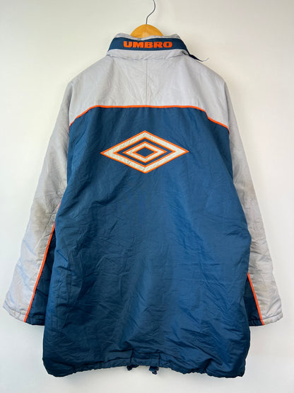 【現状渡し品】【メンズ】 UMBRO アンブロ Padding Bench Coat 中綿ベンチコート アウター 146-260809-SH-07-hon サイズ：L カラー：ネイビー/グレー 万代Net店