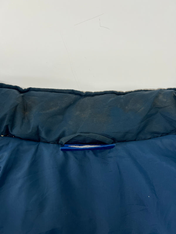【現状渡し品】【メンズ】 UMBRO アンブロ Padding Bench Coat 中綿ベンチコート アウター 146-260809-SH-07-hon サイズ：L カラー：ネイビー/グレー 万代Net店