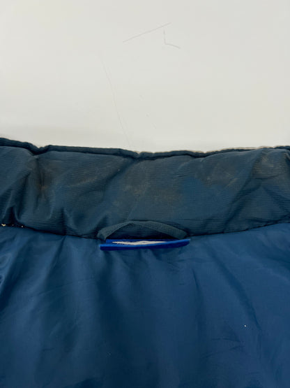 【現状渡し品】【メンズ】 UMBRO アンブロ Padding Bench Coat 中綿ベンチコート アウター 146-260809-SH-07-hon サイズ：L カラー：ネイビー/グレー 万代Net店