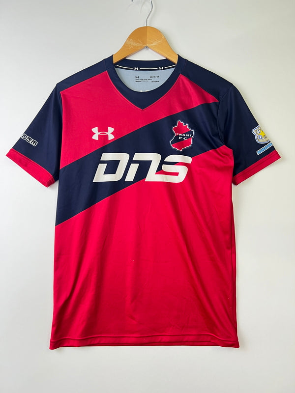 【中古品】【メンズ】 UNDER ARMOUR アンダーアーマー IWAKI FC REPLICA UNIFORM いわきFCレプリカユニフォーム トップス 147-260918-YS-05-hon サイズ：S カラー：レッド/ネイビー 万代Net店