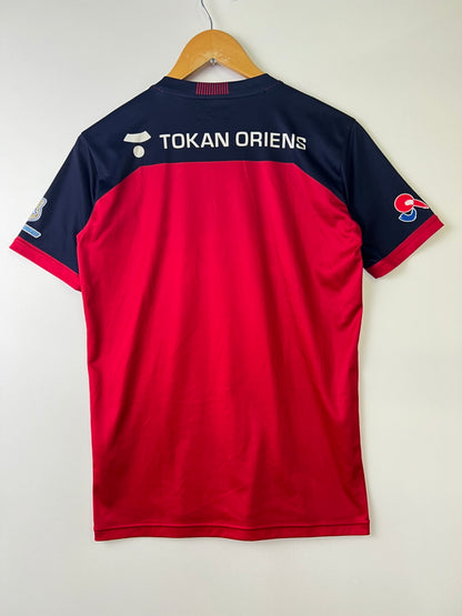 【中古品】【メンズ】 UNDER ARMOUR アンダーアーマー IWAKI FC REPLICA UNIFORM いわきFCレプリカユニフォーム トップス 147-260918-YS-05-hon サイズ：S カラー：レッド/ネイビー 万代Net店