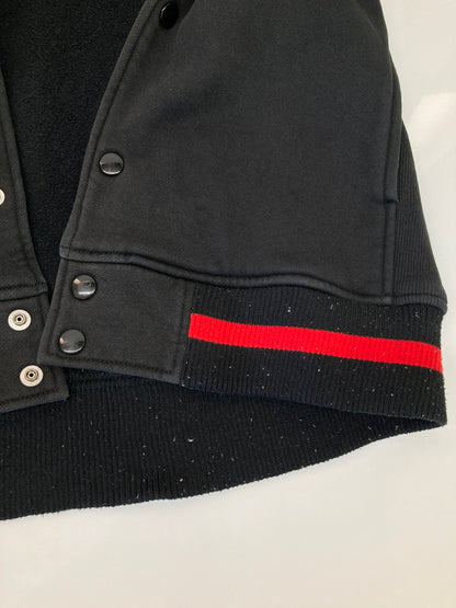 【中古品】【メンズ】 X-LARGE エクストララージ SNAP FRONT SWEAT STADIUM BLOUSON HOODIE 0123203 スナップフロント スウェットスタジアムブルゾン フーディー アウター 142-260807-SH-04-hon サイズ：M カラー：ブラック レッド 万代Net店