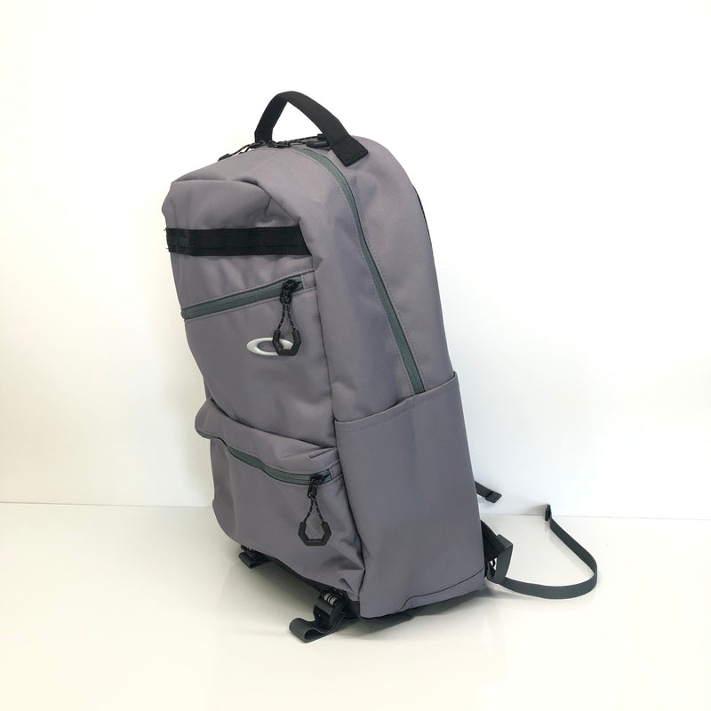 【中古品】【メンズ】 OAKLEY オークリー ESSENTIAL WR BACKPACK M 7.0 FOS901412-8A7 エッセンシャル WR バックパック カバン リュック 188-260808-kk-10-hon カラー：グレー 万代Net店
