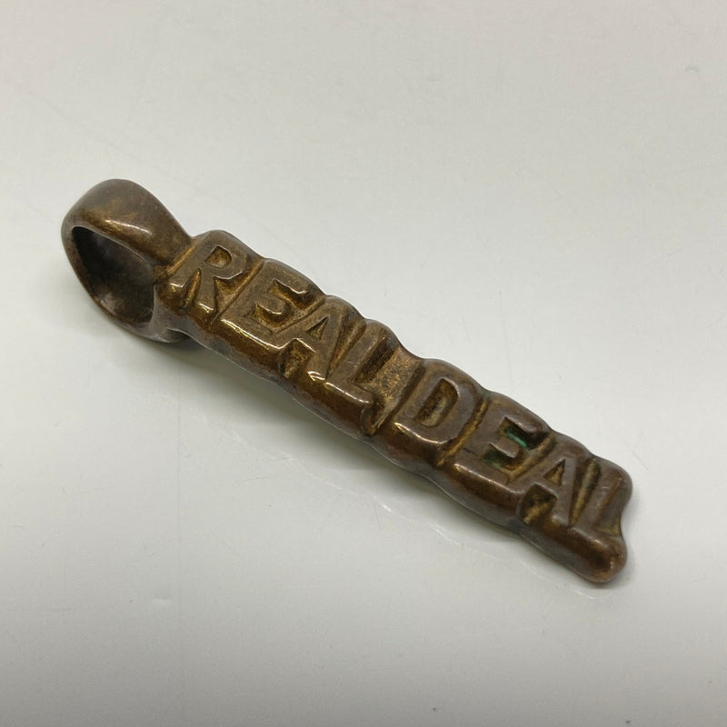 【中古品】【メンズ】 BILL WALL LEATHER ビルウォールレザー × REAL DEAL リアルディール 別注 コラボ LOGO C BAR CHARM ロゴ Cバー チャーム ペンダントトップ アクセサリー 192-260804-kk-27-hon カラー：ブラス 万代Net店