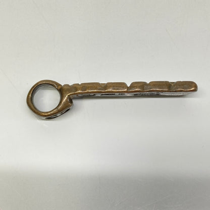 【中古品】【メンズ】 BILL WALL LEATHER ビルウォールレザー × REAL DEAL リアルディール 別注 コラボ LOGO C BAR CHARM ロゴ Cバー チャーム ペンダントトップ アクセサリー 192-260804-kk-27-hon カラー：ブラス 万代Net店