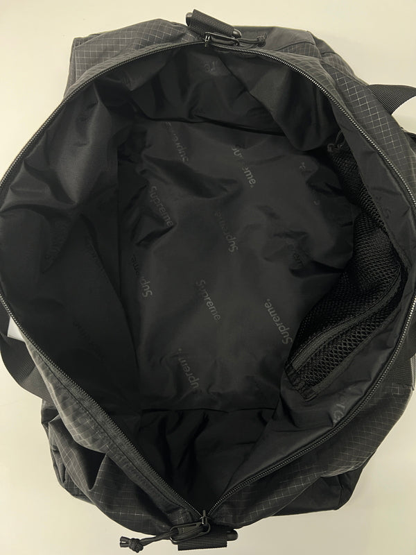 【中古美品】【メンズ/レディース】 Supreme シュプリーム 23AW DUFFEL BAG ダッフルバッグ カバン 149-260704-kk-04-hon カラー：ブラック 万代Net店