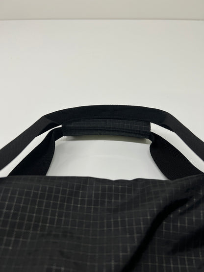 【中古美品】【メンズ/レディース】 Supreme シュプリーム 23AW DUFFEL BAG ダッフルバッグ カバン 149-260704-kk-04-hon カラー：ブラック 万代Net店