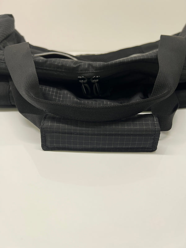 【中古美品】【メンズ/レディース】 Supreme シュプリーム 23AW DUFFEL BAG ダッフルバッグ カバン 149-260704-kk-04-hon カラー：ブラック 万代Net店