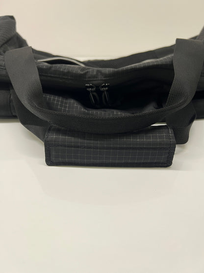 【中古美品】【メンズ/レディース】 Supreme シュプリーム 23AW DUFFEL BAG ダッフルバッグ カバン 149-260704-kk-04-hon カラー：ブラック 万代Net店