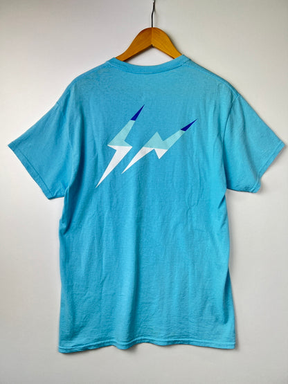 【中古品】【メンズ】 THUNDERBOLT PROJECT BY FRGMT&POKEMON サンダーボルトプロジェクト バイ フラグメント アンド ポケモン 21SS ポッチャマ S/S TEE ショートスリーブ Tシャツ 半袖 トップス 142-260803-kk-19-hon サイズ：S カラー：ライトブルー 万代Net店