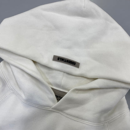 【中古品】【メンズ】 FEAR OF GOD ESSENTIALS フィア オブ ゴッド エッセンシャルズ RUBBER CENTER LOGO HOODED SWEATSHIRT フーデッド スウェットシャツ パーカー 142-260703-kh-11-izu サイズ：M カラー：ホワイト 万代Net店