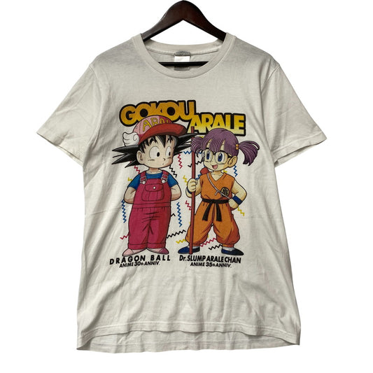 【中古品】【メンズ】 OLD COSPA オールドコスパ DRAGON BALL 30TH×DR.SLUMP ARALE CHAN 35TH GOKU&ARALE SS TEE ドラゴンボール Dr.スランプ アラレちゃん 半袖 Tシャツ 146-260519-as-18-izu サイズ：L カラー：ホワイト 万代Net店