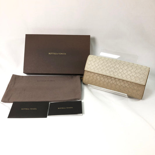 【中古品】【レディース】 BOTTEGA VENETA ボッテガ ヴェネタ イントレチャート 2つ折り 長財布 財布 181-260624-sm-03-otoh カラー：ライトベージュ キャメルベージュ 万代Net店
