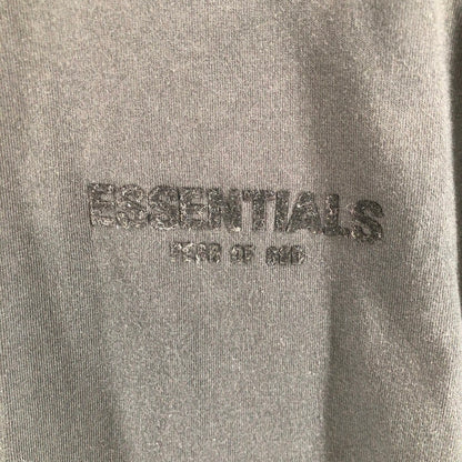 【中古美品】【メンズ】 FEAR OF GOD ESSENTIALS フィアオブゴッド エッセンシャルズ Front Logo L/S Tee 長袖Tシャツ 147-260506-sy-02-otoh サイズ：XL カラー：ブラック系 万代Net店