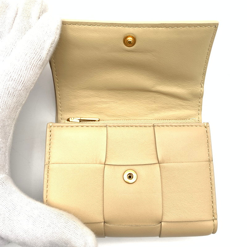 【中古品】【レディース】 BOTTEGA VENETA ボッテガ・ヴェネタ カセット 三つ折りファスナーウォレット 財布 181-260427-ts-02-otoh カラー：ベージュ 万代Net店