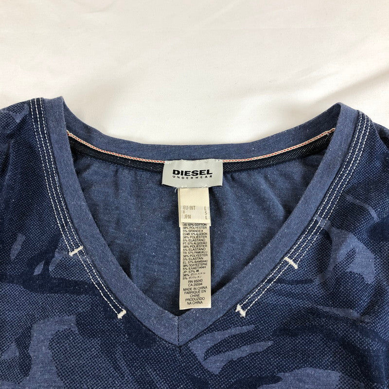 【中古品】【メンズ】 DIESEL ディーゼル 迷彩柄 カモフラージュ Vネック Tシャツ レギュラーフィット 147-260618-sm-06-otoh サイズ：L カラー：ネイビー 万代Net店