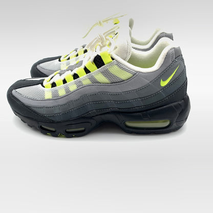 【中古美品】【メンズ】 NIKE ナイキ CT1689-001 AIR MAX 95 OG スニーカー 靴 160-260613-st-02-otoh カラー：ブラック/クローム/ネオンイエロー/ライトグラファイト 万代Net店