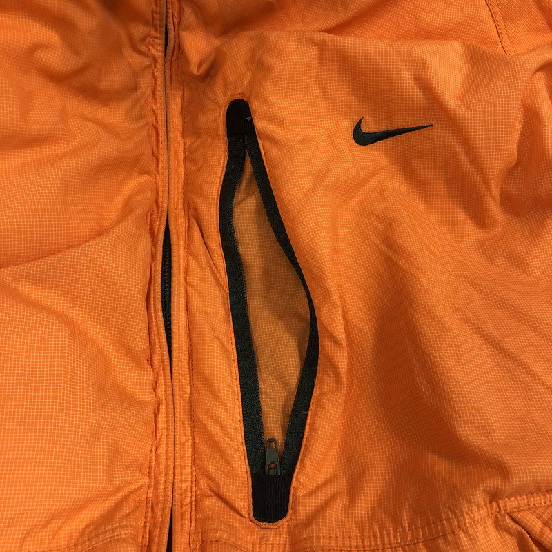 【中古品】【メンズ】 NIKE H40408QVE 00S REVERSIBLE DOWN JACKET リバーシブル ワンポイント刺繍 ダウンジャケット 147-260915-sm-02-otoh カラー：ダークグリーン　オレンジ 万代Net店