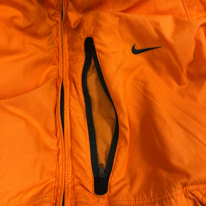 【中古品】【メンズ】 NIKE H40408QVE 00S REVERSIBLE DOWN JACKET リバーシブル ワンポイント刺繍 ダウンジャケット 147-260915-sm-02-otoh カラー：ダークグリーン　オレンジ 万代Net店
