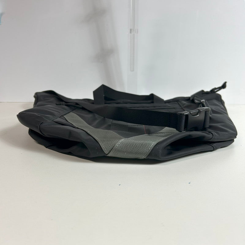 【中古美品】【メンズ】 BRIEFING ブリーフィング CROSS BOAT SHOULDER NAVY (076)　バッグ カバン 180-250725-AA-08-ich カラー：ブラック 万代Net店