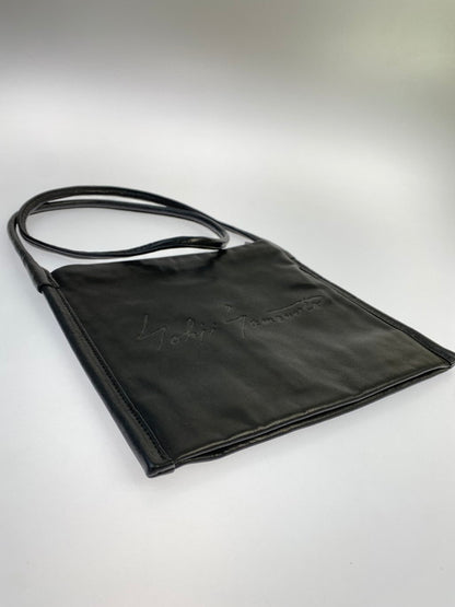 【中古品】【メンズ】 Yohji Yamamoto ヨウジヤマモト COLLECTIONS FZ-111-771 CUIR COW LEATHER SHOULDER BAG ショルダーバッグ 188-250220-me-07-min カラー：ブラック 黒 万代Net店