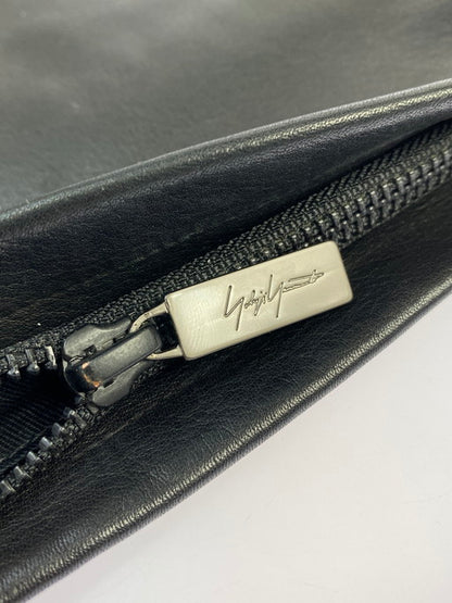 【中古品】【メンズ】 Yohji Yamamoto ヨウジヤマモト COLLECTIONS FZ-111-771 CUIR COW LEATHER SHOULDER BAG ショルダーバッグ 188-250220-me-07-min カラー：ブラック 黒 万代Net店