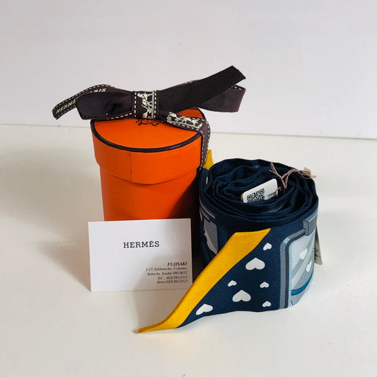 【中古美品】【レディース】 HERMES エルメス 未使用 エルメス ツイリー シルク100％ スカーフ 2023秋冬モデル ネイビー系 マルチカラー STORY 183-241119-SM-7-ich 万代Net店