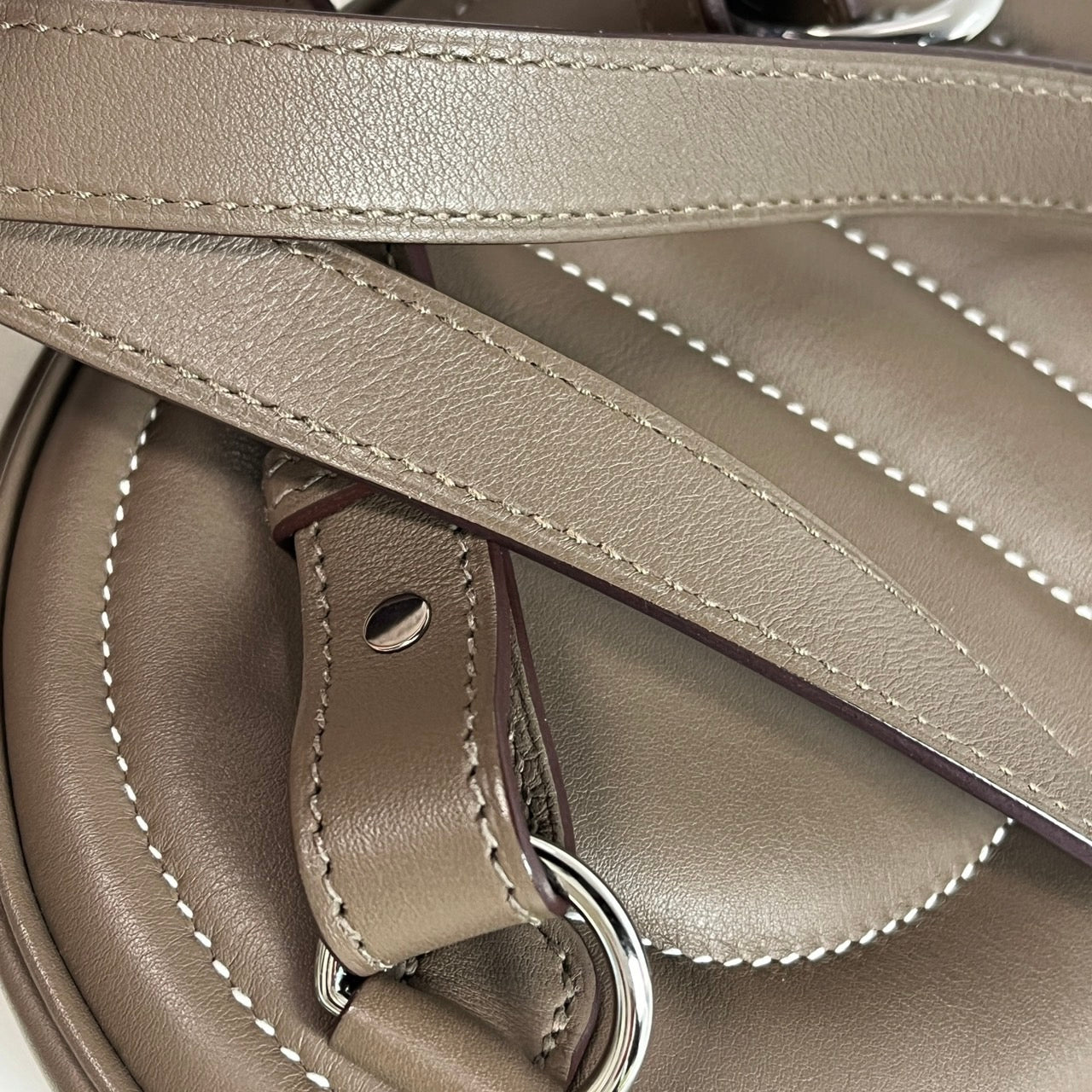 【中古美品】【レディース】 HERMES エルメス 極美品 エルメス HERMES インザループ ヴェルソ ヴォースイフト エトゥープ U刻印 クロスボディバッグ ショルダー 180-250305-SS-01-ich 万代Net店