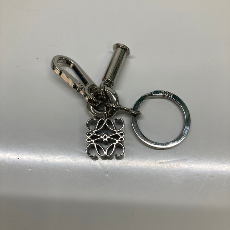 【中古品】【メンズ/レディース】 LOEWE ロエベ アナグラム キーホルダー c554231x33 シルバーカラー (ICH) 182-260819-AS-3-hon カラー：シルバー 万代Net店