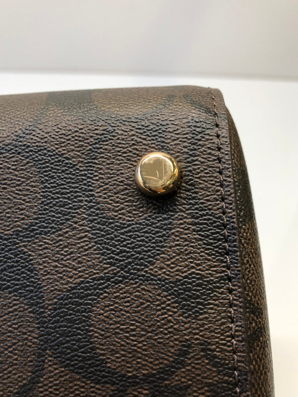 【中古品】【レディース】 COACH コーチ 83607 シグネチャー ローワン サッチェル 2WAY クロスボディ ハンドバッグ カバン (ICH) 188-260906-AS-12-hon カラー：ブラウン/レッド 万代Net店