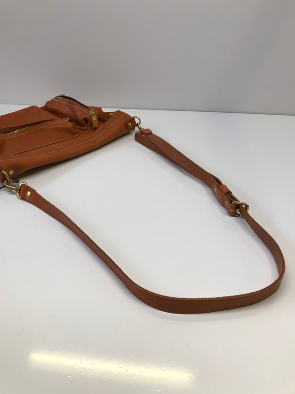 【中古品】【メンズ】 HERZ ヘルツ CK-125 リバーシブル ショルダーバッグ ワイドタイプ カバン (ICH) 188-260906-AS-10-hon カラー：キャメル 万代Net店