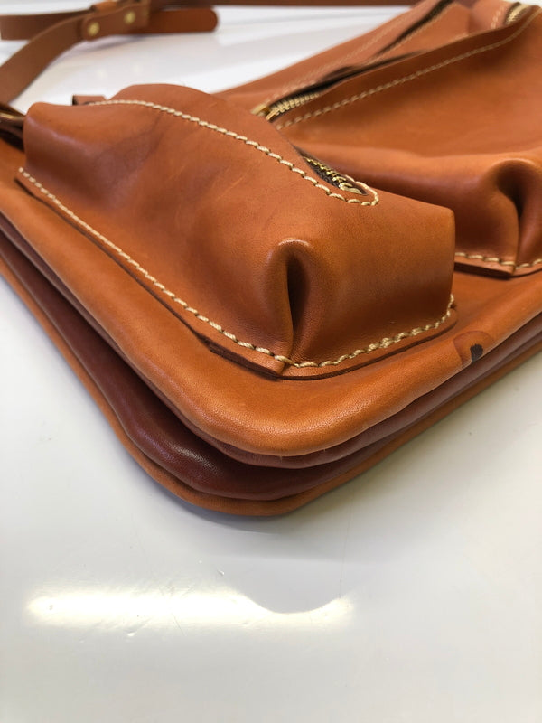 【中古品】【メンズ】 HERZ ヘルツ CK-125 リバーシブル ショルダーバッグ ワイドタイプ カバン (ICH) 188-260906-AS-10-hon カラー：キャメル 万代Net店