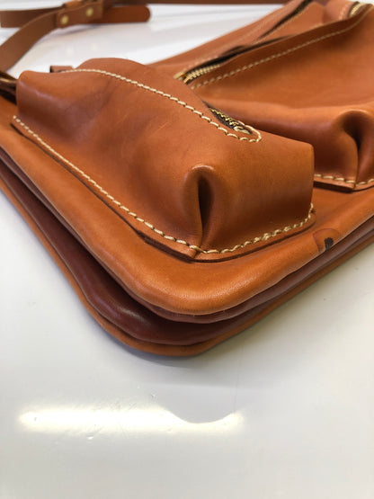 【中古品】【メンズ】 HERZ ヘルツ CK-125 リバーシブル ショルダーバッグ ワイドタイプ カバン (ICH) 188-260906-AS-10-hon カラー：キャメル 万代Net店