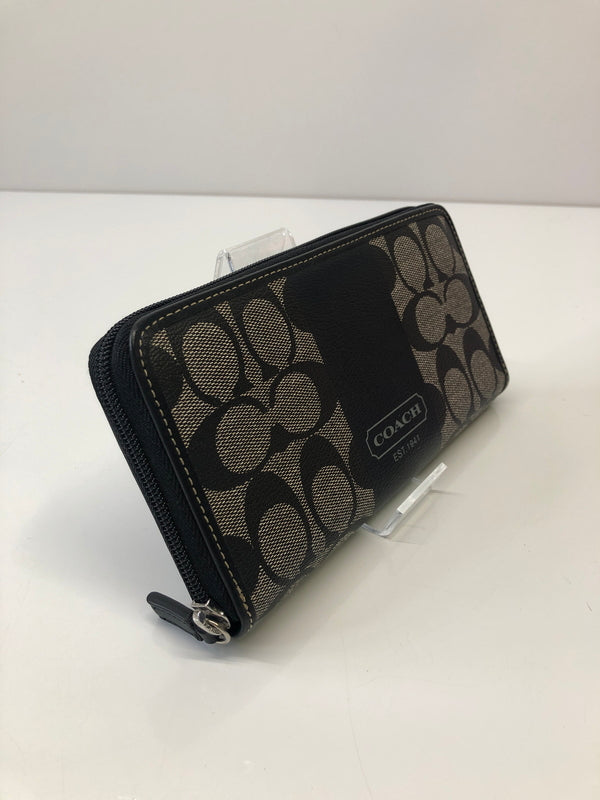 【中古品】【レディース】 COACH コーチ アコーディオン シグネチャー ストライプ PVCレザー ラウンドファスナー 長財布 ロングウォレット (ICH) 200-260912-AS-2-hon カラー：ブラック/グレー 万代Net店