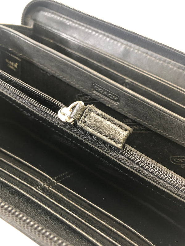 【中古品】【レディース】 COACH コーチ アコーディオン シグネチャー ストライプ PVCレザー ラウンドファスナー 長財布 ロングウォレット (ICH) 200-260912-AS-2-hon カラー：ブラック/グレー 万代Net店