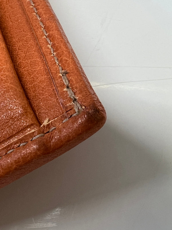 【中古美品】【メンズ/レディース】 IL BISONTE イルビゾンテ スタンダードコレクション 411853 二つ折り財布 牛革 ヤキヌメ (ICH) 200-261004-AS-4-hon カラー：ブラウン 万代Net店
