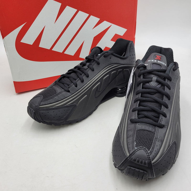 【中古美品】【メンズ】 NIKE ナイキ SHOX R4 HQ1988-001 ショックス R4 スニーカー シューズ 靴 160-260424-ay-02-izu サイズ：27.5cm カラー：BLACK/BRIGHT CRIMSON 万代Net店