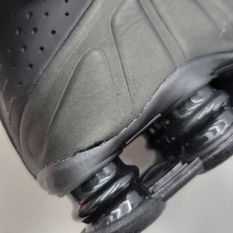 【中古美品】【メンズ】 NIKE ナイキ SHOX R4 HQ1988-001 ショックス R4 スニーカー シューズ 靴 160-260424-ay-02-izu サイズ：27.5cm カラー：BLACK/BRIGHT CRIMSON 万代Net店