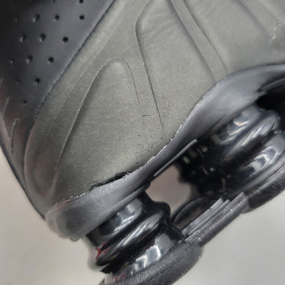 【中古美品】【メンズ】 NIKE ナイキ SHOX R4 HQ1988-001 ショックス R4 スニーカー シューズ 靴 160-260424-ay-02-izu サイズ：27.5cm カラー：BLACK/BRIGHT CRIMSON 万代Net店