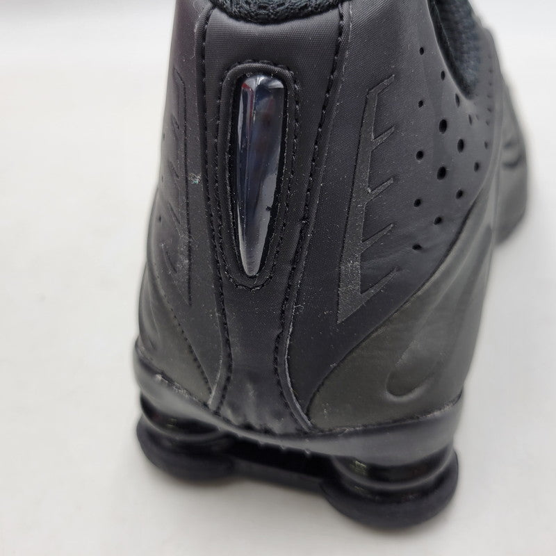 【中古美品】【メンズ】 NIKE ナイキ SHOX R4 HQ1988-001 ショックス R4 スニーカー シューズ 靴 160-260424-ay-02-izu サイズ：27.5cm カラー：BLACK/BRIGHT CRIMSON 万代Net店