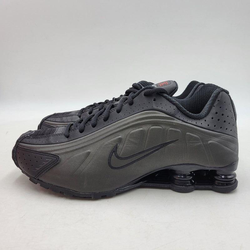 【中古美品】【メンズ】 NIKE ナイキ SHOX R4 HQ1988-001 ショックス R4 スニーカー シューズ 靴 160-260424-ay-02-izu サイズ：27.5cm カラー：BLACK/BRIGHT CRIMSON 万代Net店