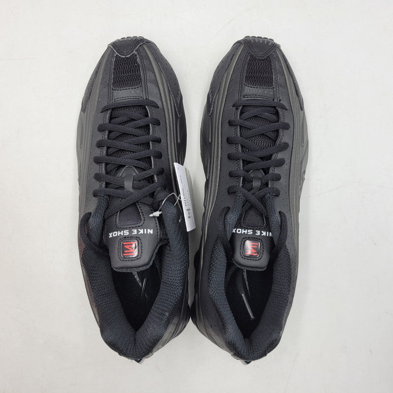 【中古美品】【メンズ】 NIKE ナイキ SHOX R4 HQ1988-001 ショックス R4 スニーカー シューズ 靴 160-260424-ay-02-izu サイズ：27.5cm カラー：BLACK/BRIGHT CRIMSON 万代Net店