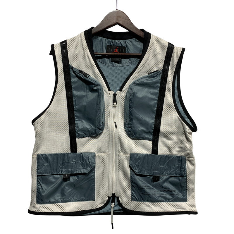 【中古品】【メンズ】 NIKE ナイキ DM1387-030 JORDAN 23 ENGINEERED VEST ジョーダン エンジニア ベスト 148-260627-cs-04-izu サイズ：M カラー：ホワイト×ライトブルー系 万代Net店
