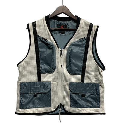 【中古品】【メンズ】 NIKE ナイキ DM1387-030 JORDAN 23 ENGINEERED VEST ジョーダン エンジニア ベスト 148-260627-cs-04-izu サイズ：M カラー：ホワイト×ライトブルー系 万代Net店